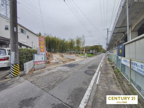 岡崎市六名南 新築戸建 2号棟(前面道路含む現地写真)