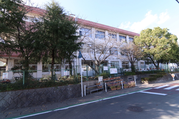 亀岡市篠町柏原中又の中古一戸建て(亀岡市立詳徳小学校)