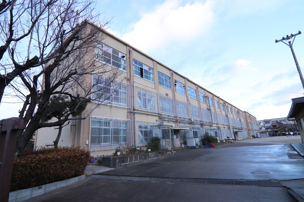 嵐山ロイアルハイツ第3号棟(京都市立梅津小学校)