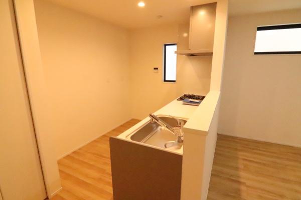 京都市中京区聚楽廻松下町の新築一戸建