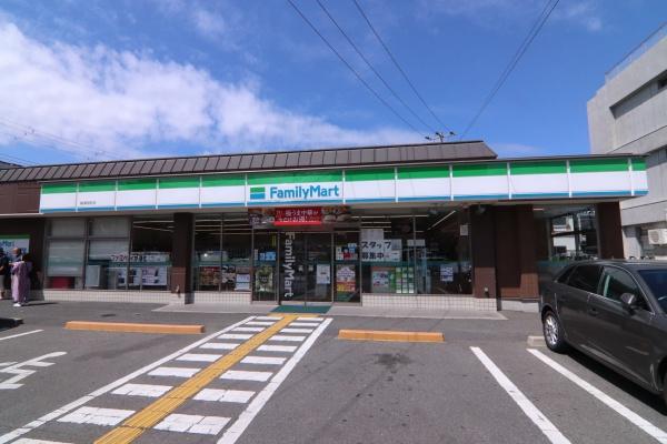 パラドール四条梅津(ファミリーマート梅津段町店)