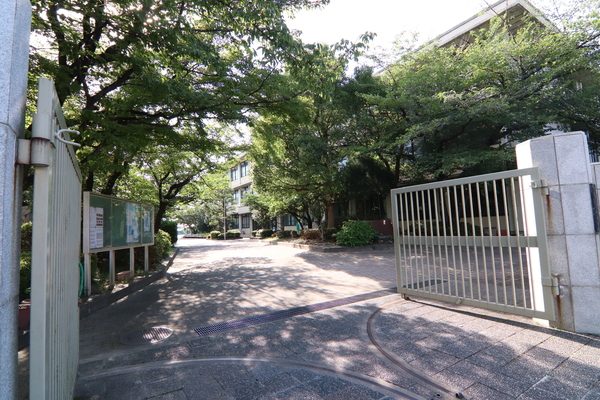 京都市上京区下立売通御前通西入突抜町の中古一戸建て(京都市立北野中学校)