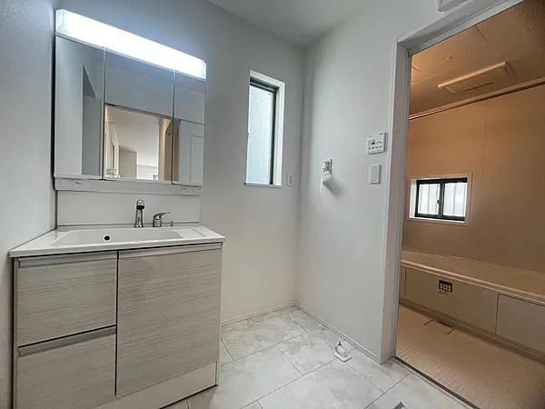 高石市羽衣5丁目の新築一戸建(洗面台・洗面所)