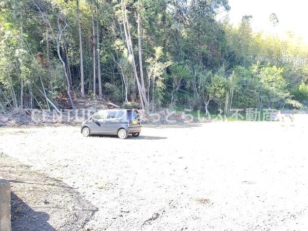 緑豊かな自然に囲まれた平坦地の売土地です