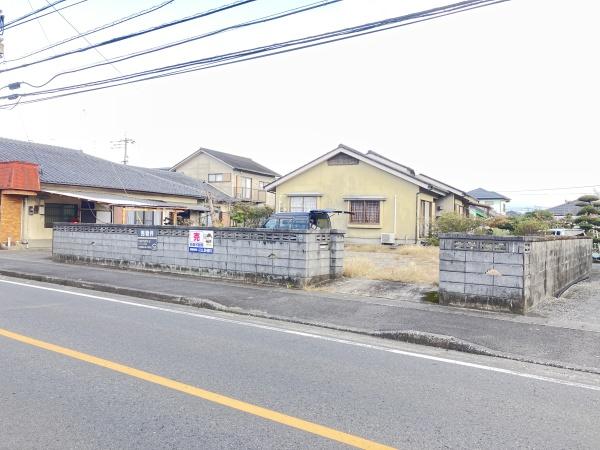 街中の土地で近くにお店も多く便利な土地です。