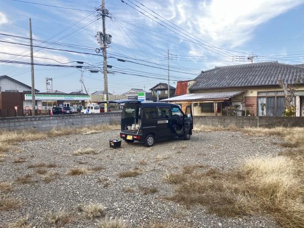 街中の土地で近くにお店も多く便利な土地です。