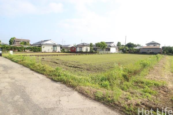 神之山のまとまった広さの土地です。資材置き場等に最適です。