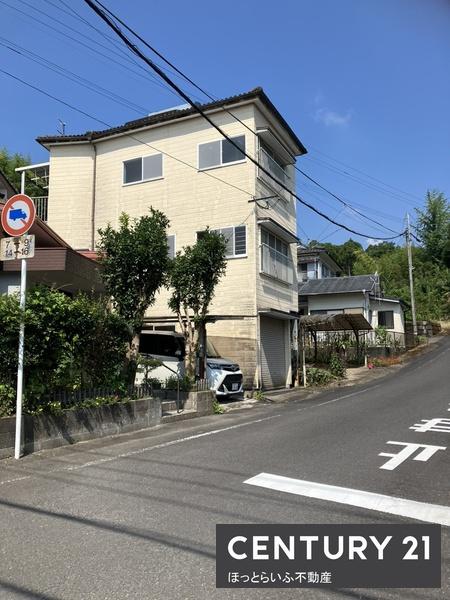 鉄骨造3階建ての珍しい住宅です