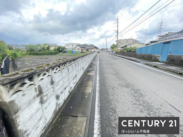西小学校まで徒歩1～2分の立地です