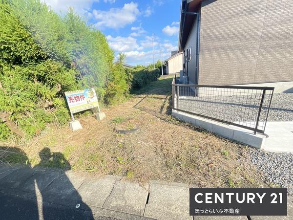 公道に面した西向きの物件