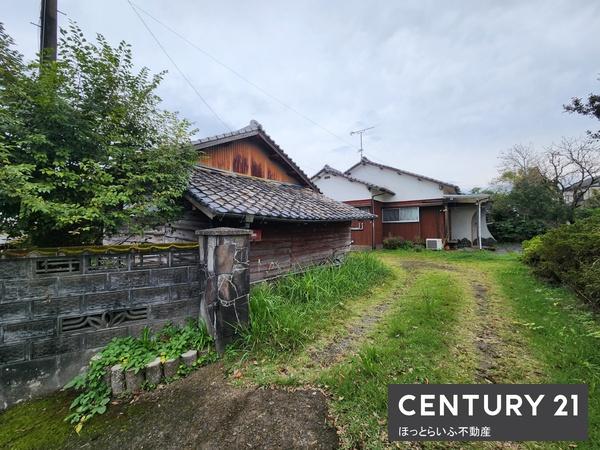 西向きの公道に接道、幅員9.1mの広々空間
