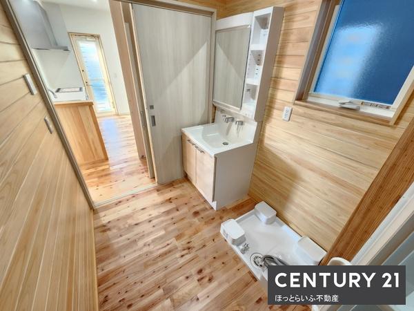 インター近くにある木材香る新築住宅