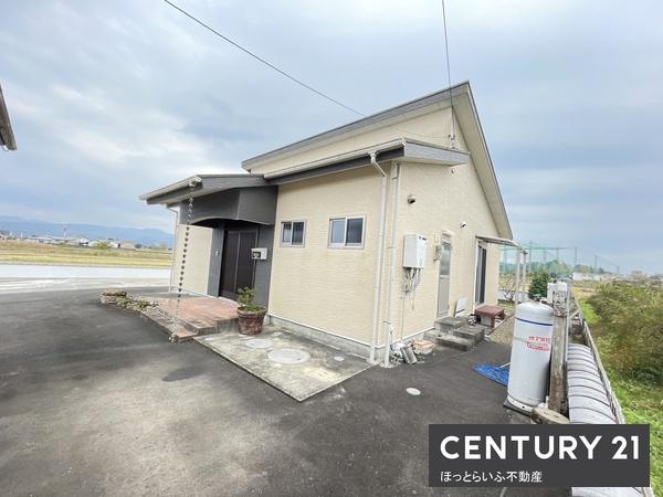 快適な1階建てで、家族とゆったり過ごせる空間です。