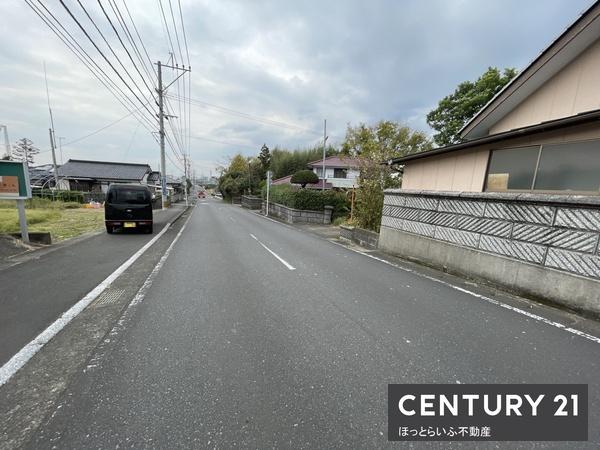 売りガレージが出ています。なかなか出ません