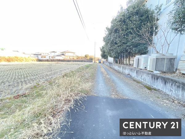 自由なプランで建設可能！■接道南東向きで明るい敷地！