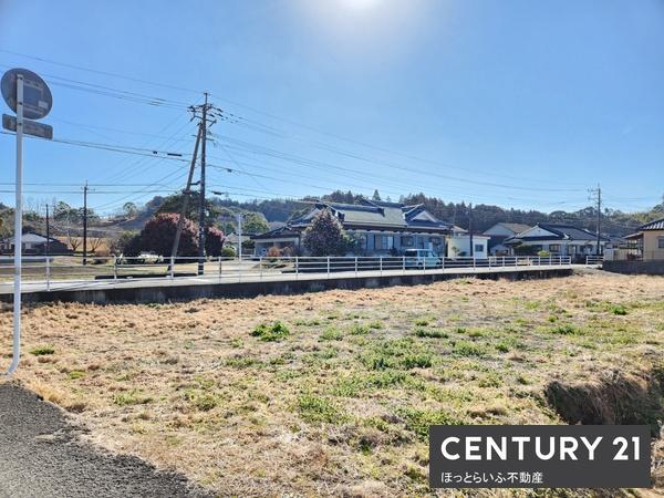 静かな住環境の中で平坦な土地が魅力的です