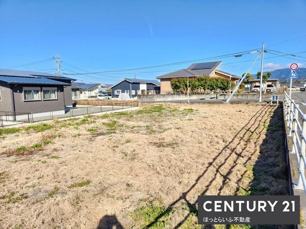 静かな住環境の中で平坦な土地が魅力的です