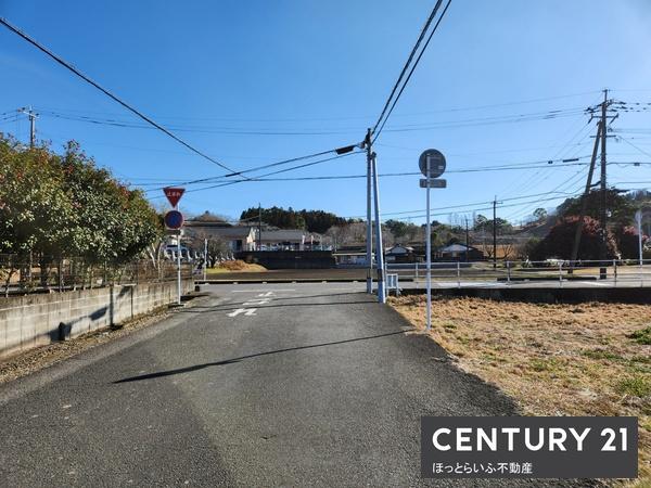 静かな住環境の中で平坦な土地が魅力的です