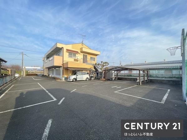 鉄骨造で安心の住まい。1Fは店舗になっております