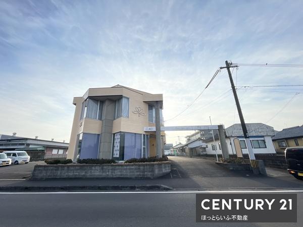 鉄骨造で安心の住まい。1Fは店舗になっております