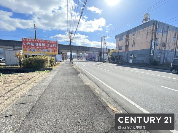 広々とした接道21.7m！車の出入りもスムーズです。