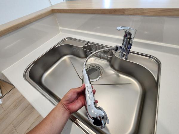静かな住宅地に水周りをキッチン横に配置した新築住宅です
