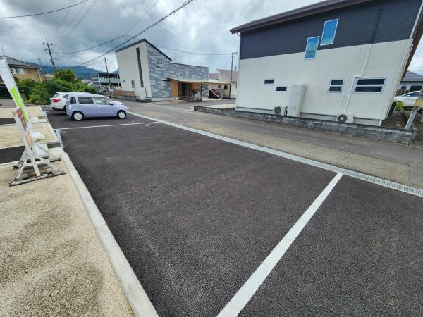 静かな住宅地に水周りをキッチン横に配置した新築住宅です