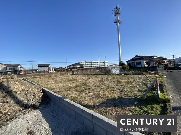 南向きの公道に面した平坦な土地です。