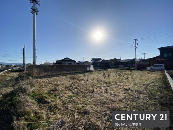 南向きの公道に面した平坦な土地です。