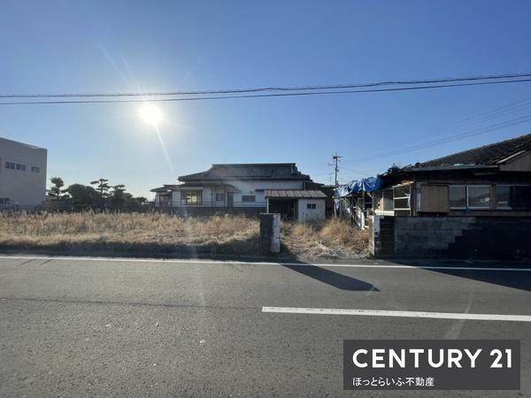 東向きの公道に接道、幅員も7mとゆとりがあります。
