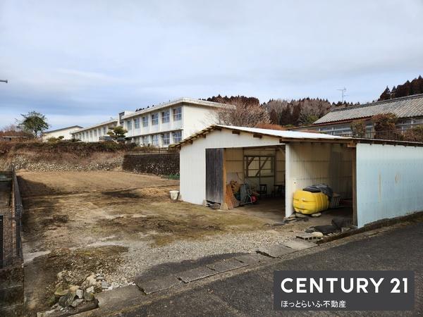 閑静な場所で小学校近くの１３３坪の土地