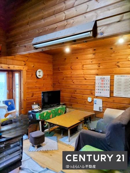 静かな住宅地のログハウス戸建て住宅です