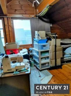 静かな住宅地のログハウス戸建て住宅です