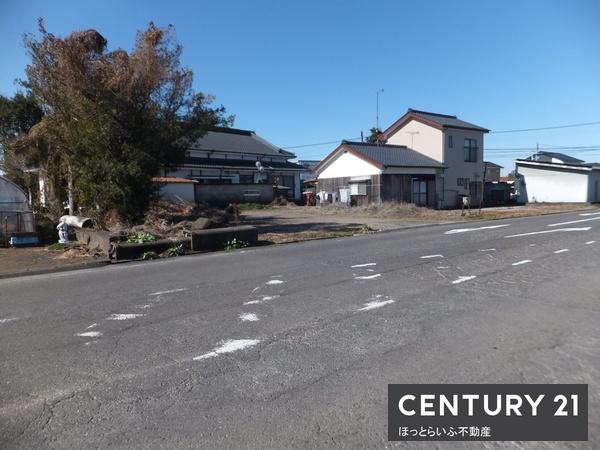 こちらは、建築条件なしの売地のご案内です。南向きの公道に接道
