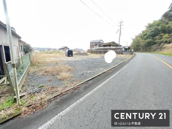■南向き公道に面した売地です！■広々とした接道