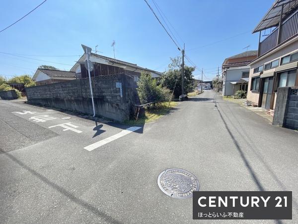 東小学校まで徒歩10分圏内の売地になります。北東角地です。