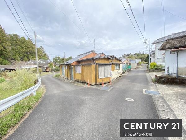下長飯町一戸建て収益物件が出ました。