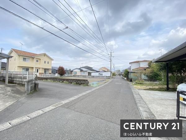 南向きの日当たりがよく間口が広い土地です