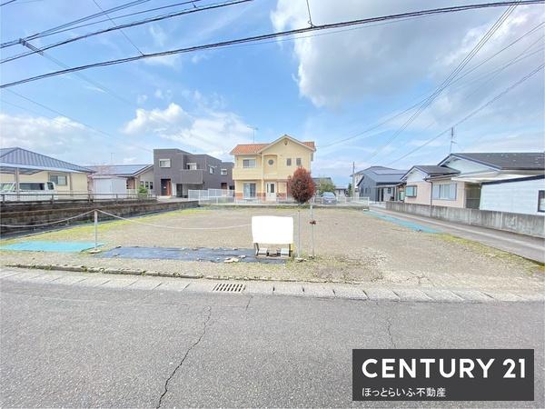 南向きの日当たりがよく間口が広い土地です