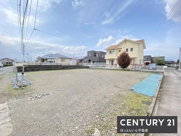 南向きの日当たりがよく間口が広い土地です