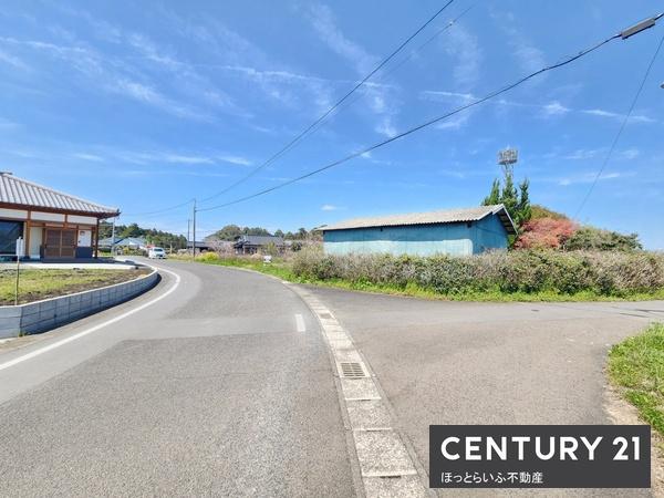 静かな場所で農地付きの中古住宅です