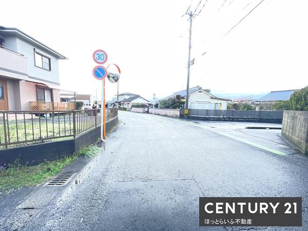 ゆったりとした空間を求める方にぴったりの土地です。