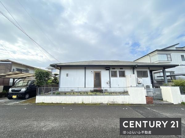 ■平坦地に立地する5DKの戸建てです！■前道は6m以上