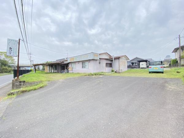 住宅や小規模な店舗をお考えの方に適した土地です。