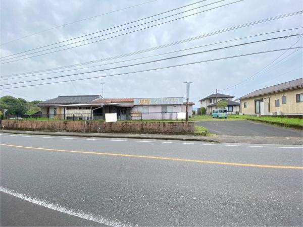 住宅や小規模な店舗をお考えの方に適した土地です。