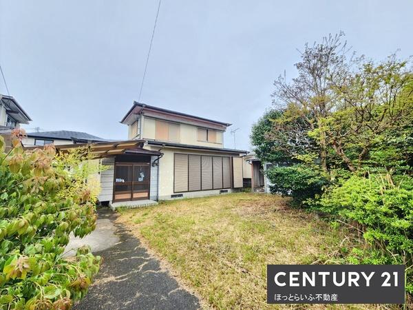 静かな場所にある部屋数の多い中古物件です