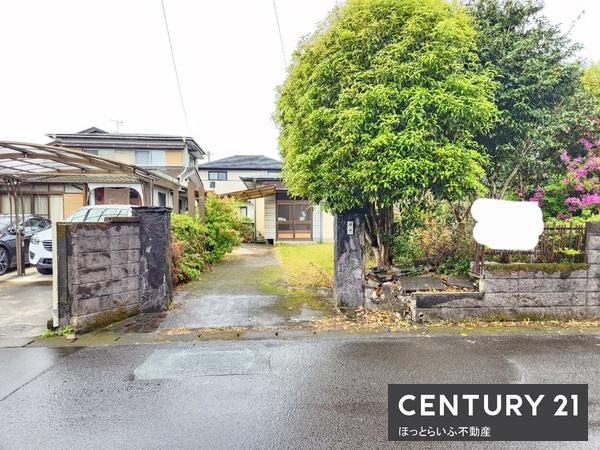 静かな場所にある部屋数の多い中古物件です