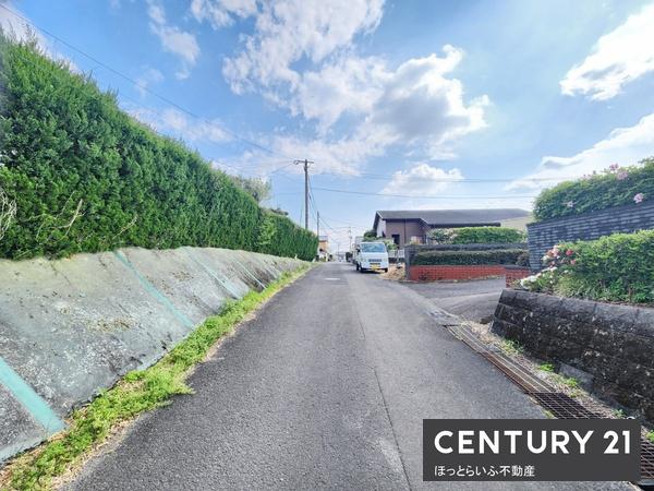 静かな場所に広々としたお庭と間取りの中古住宅です