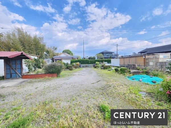 静かな場所に広々としたお庭と間取りの中古住宅です