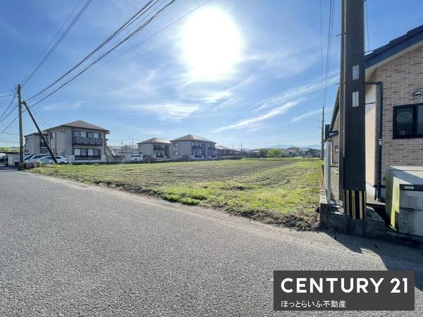 こちらの売地は、平坦地に位置しており自由なプランニングが可能
